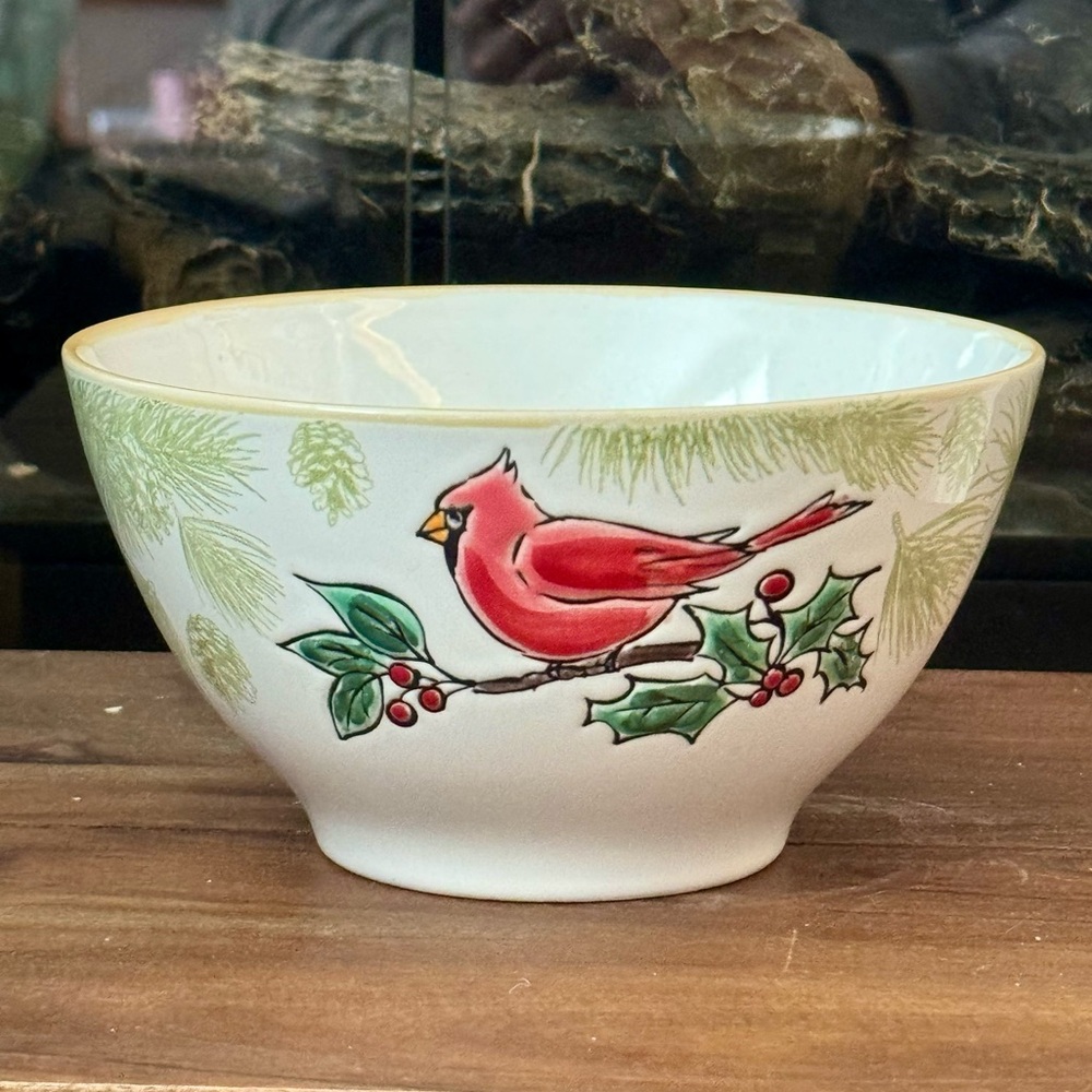 Red Robin with Holly & Berries 6” Traditional Holiday Bowl